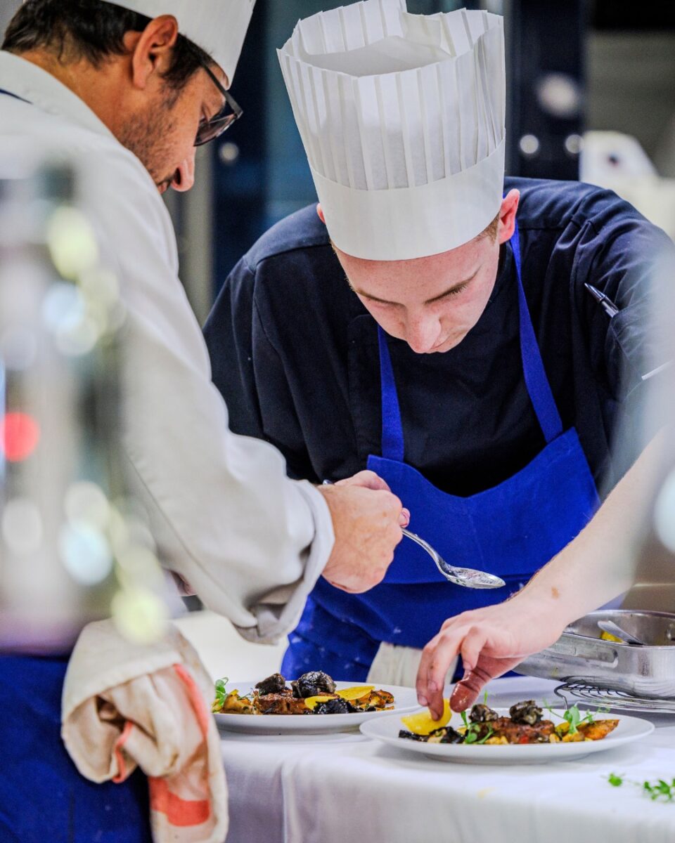 Equipe du chef Llorca en cuisine